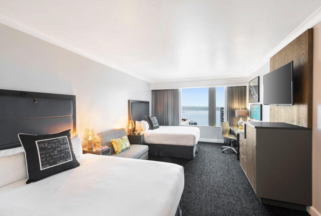Hilton Motif Seattle - Guestroom - Premium Water View - Two Queens