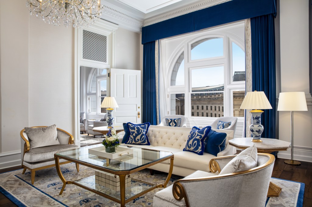 Waldorf Astoria Washington DC - Franklin Suite Living Room