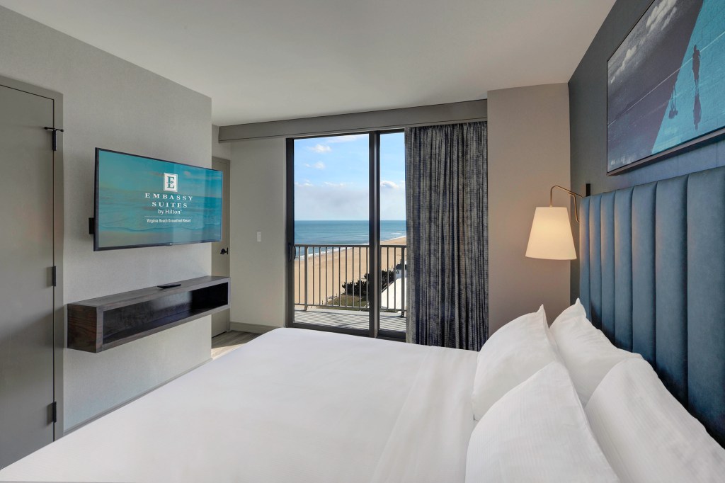 Embassy Suites by Hilton Virginia Beach Oceanfront Resort - Southside King Bedroom