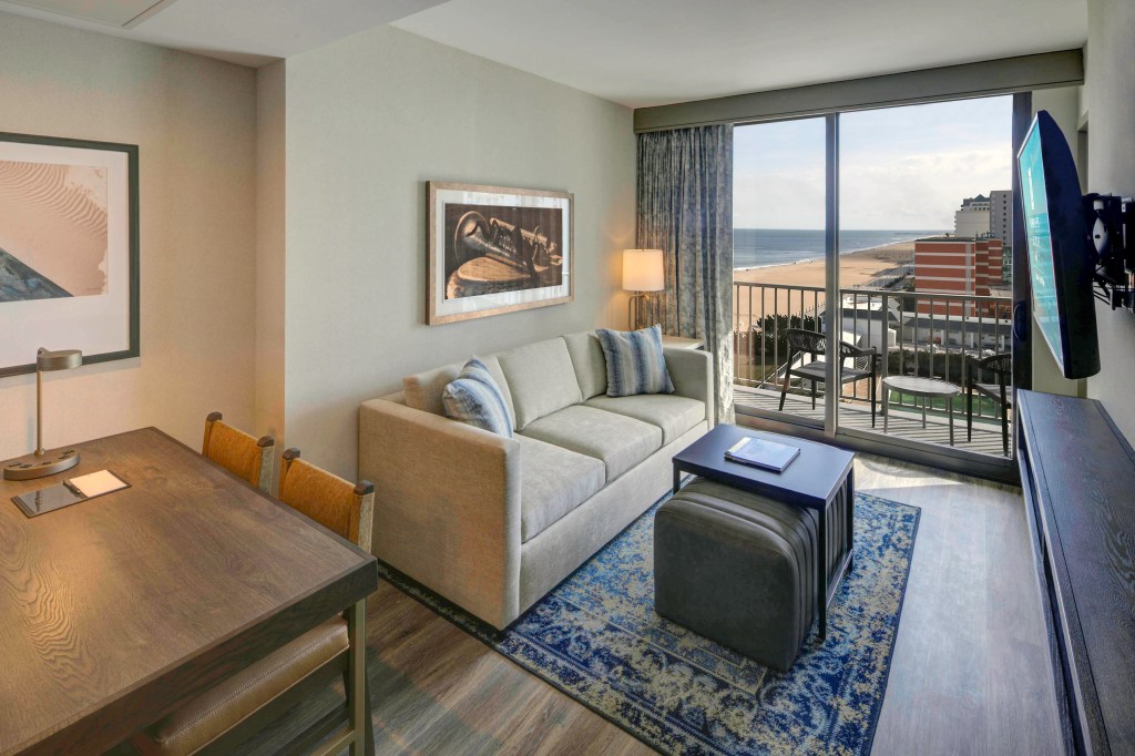 Embassy Suites by Hilton Virginia Beach Oceanfront Resort - Southside Living Room