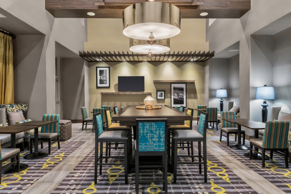 Food &amp; beverage space and seating at Hampton Inn &amp; Suites Los Angeles Hollywood