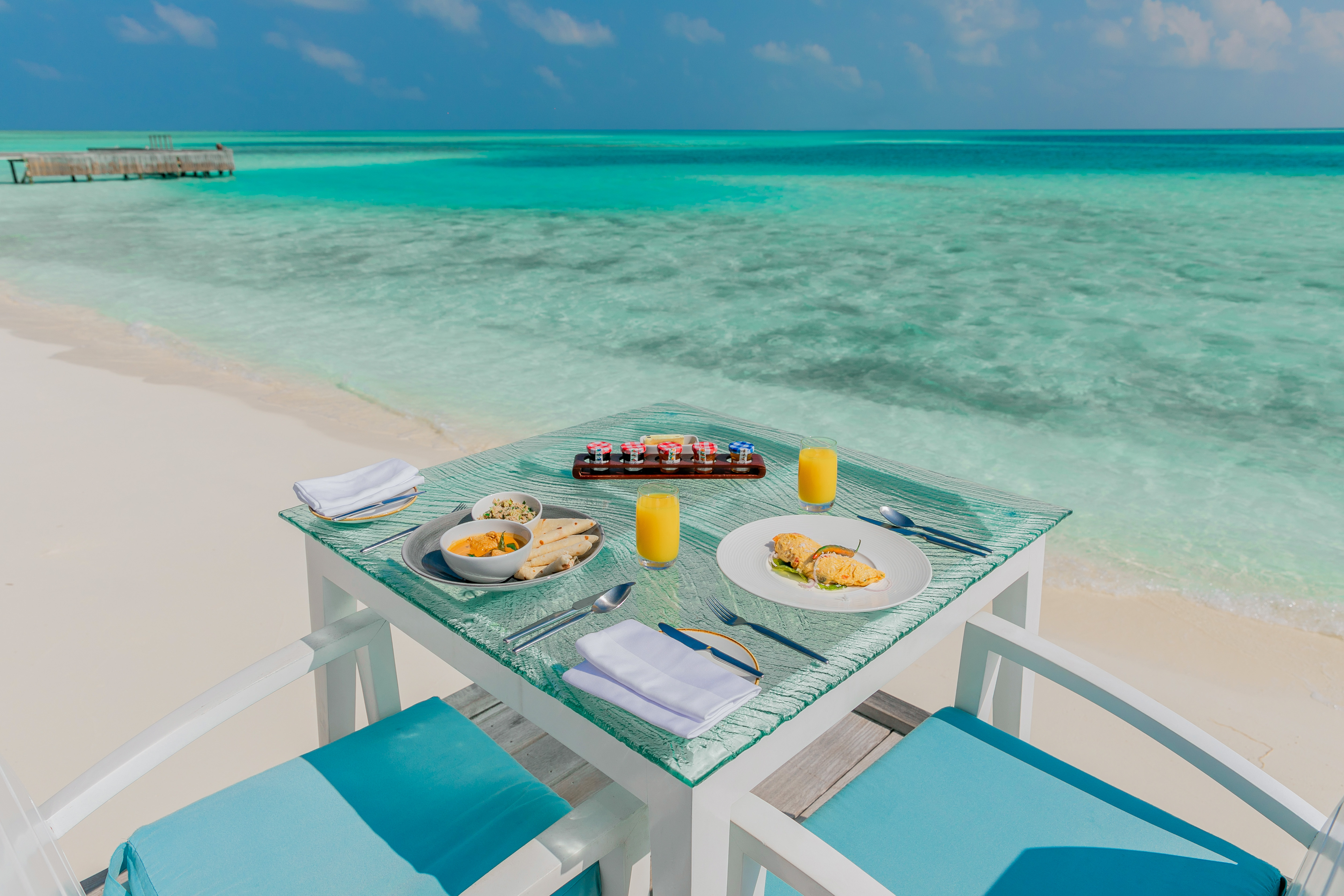 Conrad Maldives Breakfast beach ocean