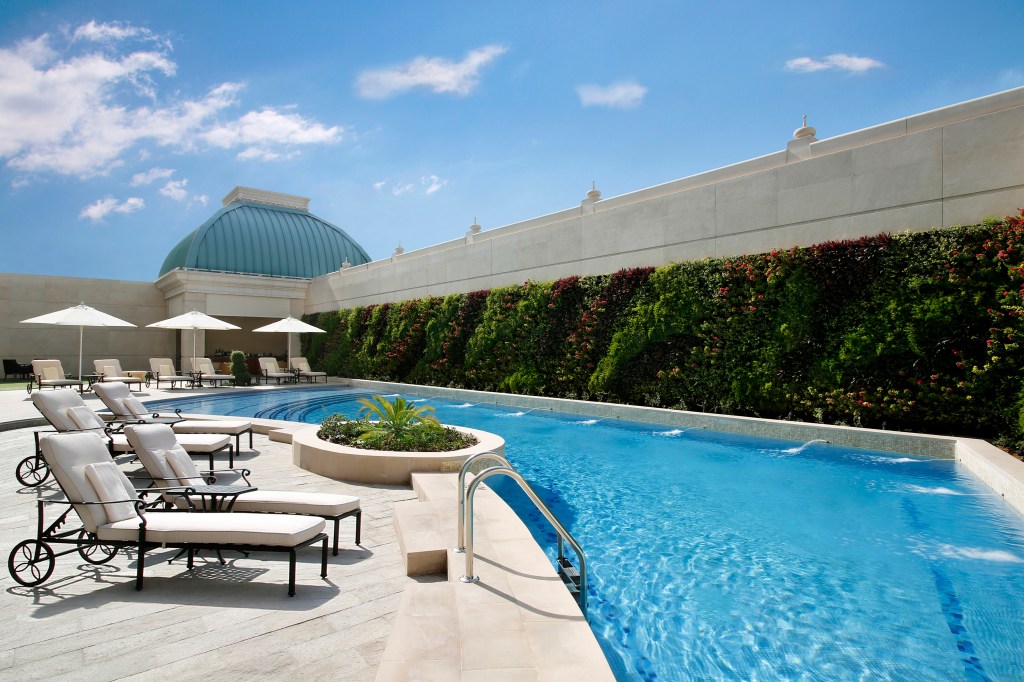 Habtoor Palace Dubai, LXR Hotels &amp; Resorts - Rooftop Swimming Pool