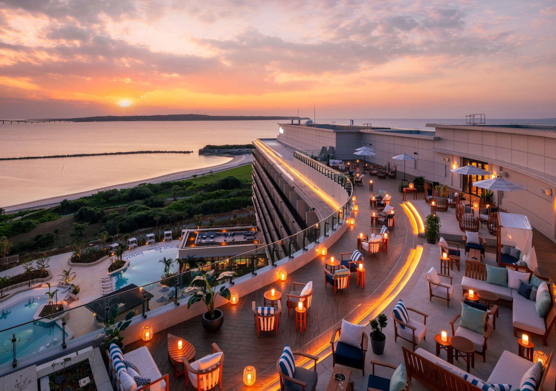 Hilton Okinawa Miyako Island Resort - Dining - Yunai Rooftop Bar