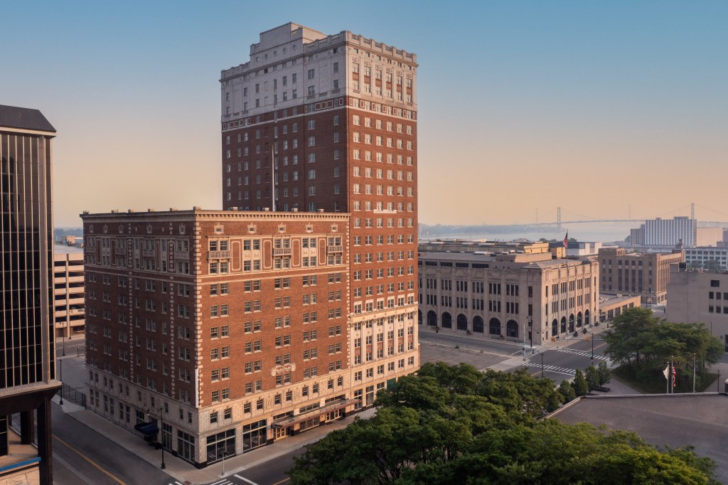 DoubleTree Suites by Hilton Hotel Detroit Downtown – Fort Shelby - Exterior