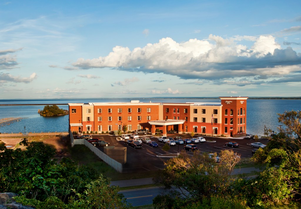 Hampton Inn by Hilton Marquette Waterfront - Exterior