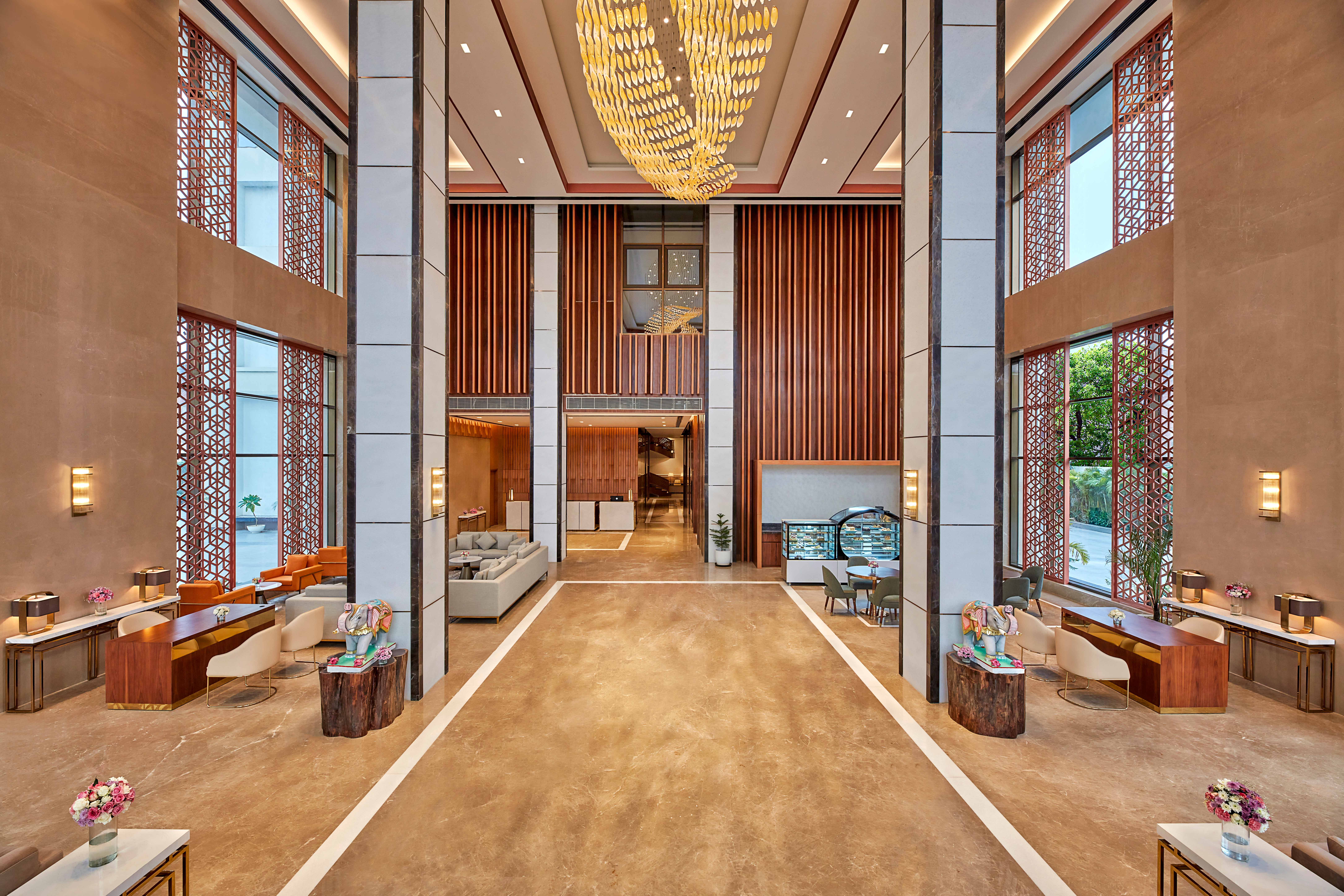 DoubleTree by Hilton Varanasi - Lobby