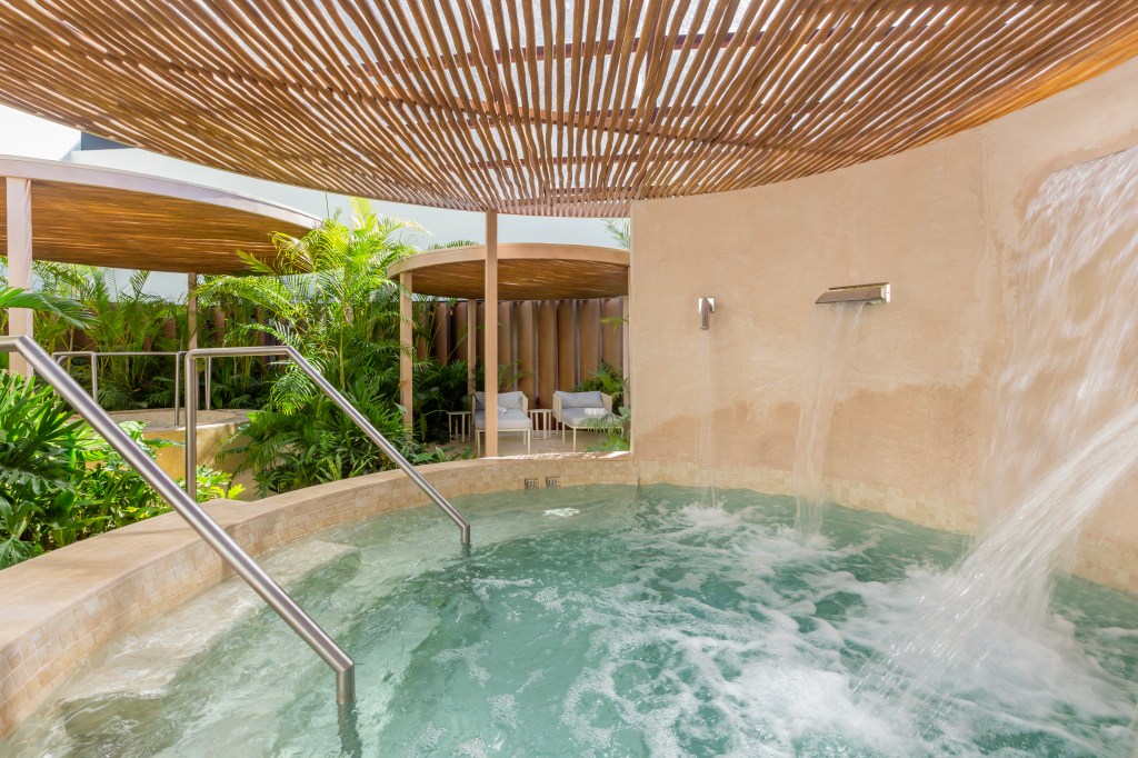 Hilton Cancun Mar Caribe All-Inclusive Resort - Spa