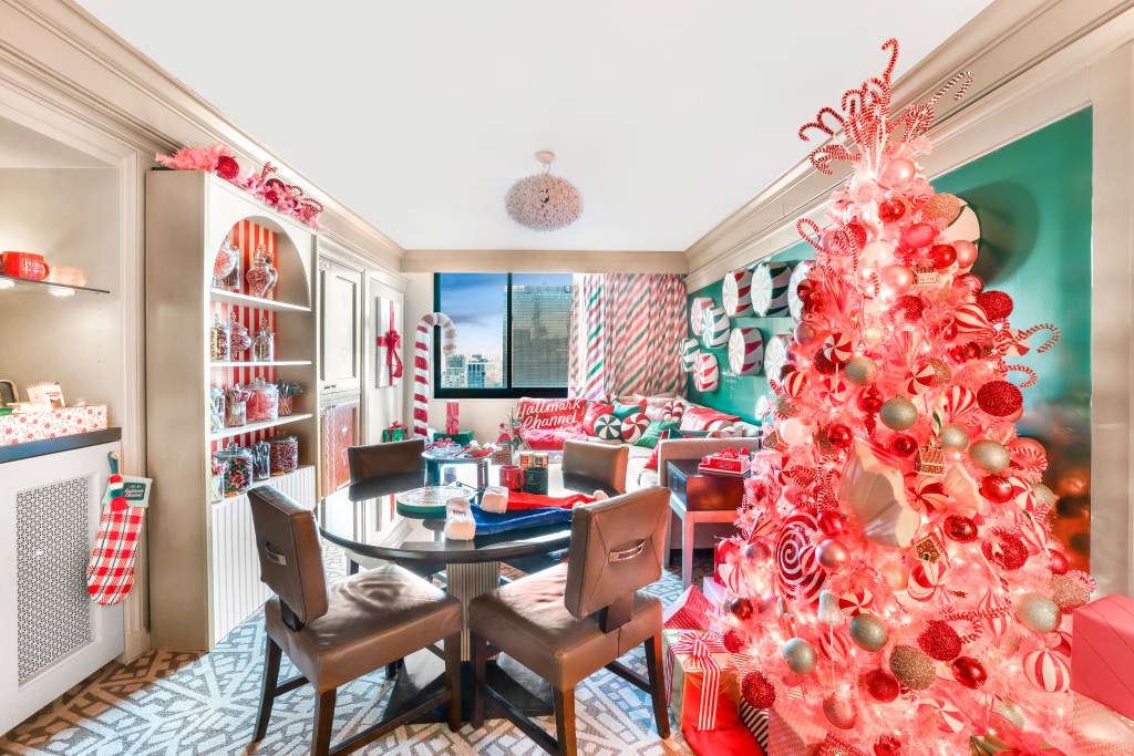 Hilton and Hallmark Channel - Hallmark’s Holiday Sweetest Suite at Hilton New York Times Square - Decor, Table and Seating