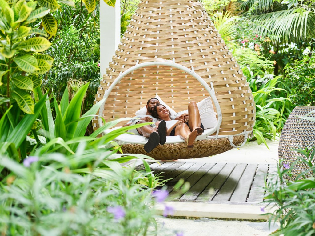 Waldorf Astoria Maldives Ithaafushi - Guests Relaxing