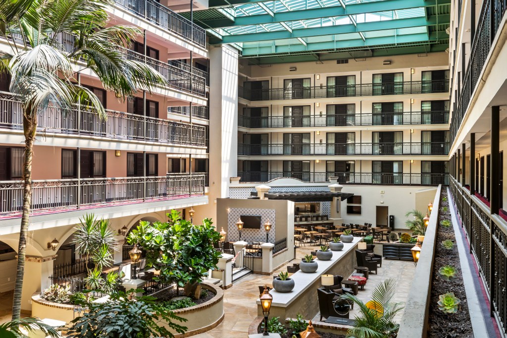 Embassy Suites by Hilton Los Angeles International Airport South - Atrium