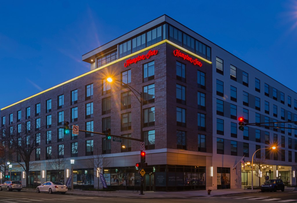 Hampton Inn Chicago North-Loyola Station - Exterior Twilight