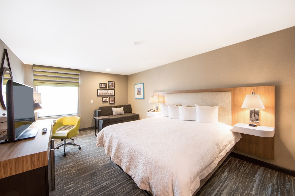 Hampton Inn &amp; Suites Seattle-Downtown - Standard King Room