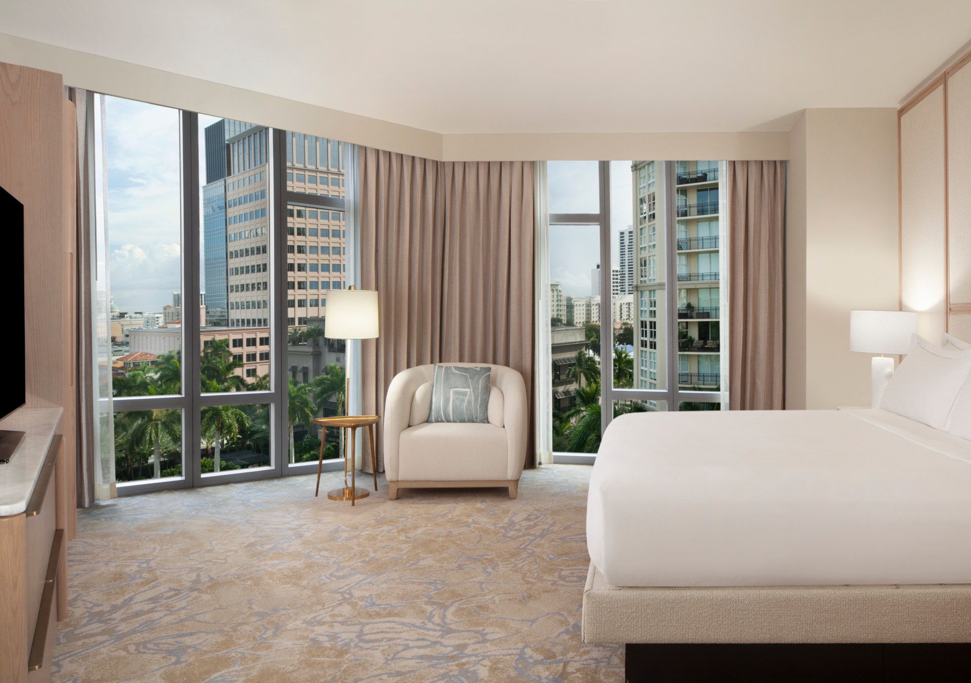 Hilton West Palm Beach - Grand Suite Bedroom