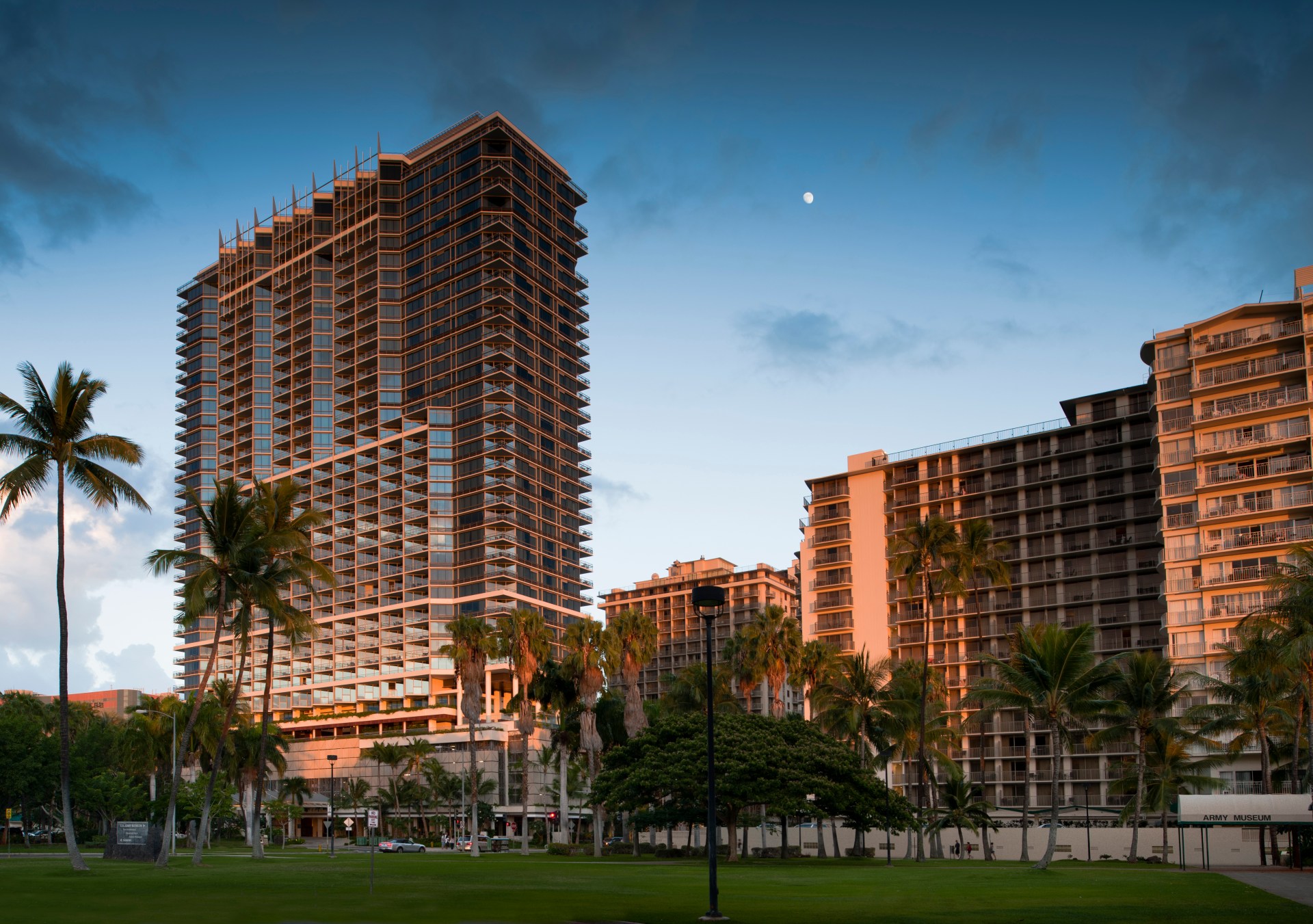 Wākea Waikiki Beach, LXR Hotels & Resorts - Signature Exterior Photo