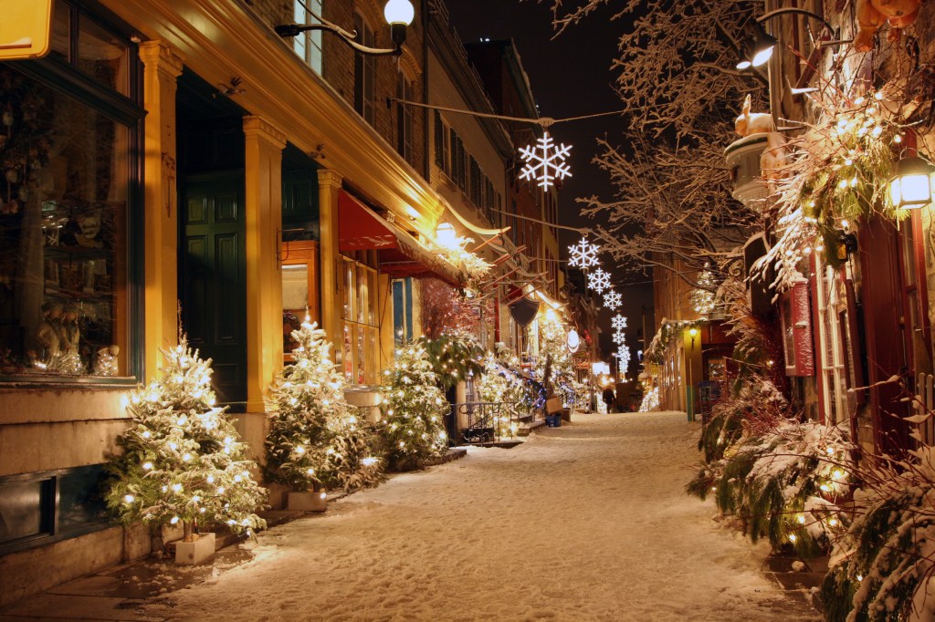 Deserted,Street,In,Quebec,City,Decorated,For,Christmas