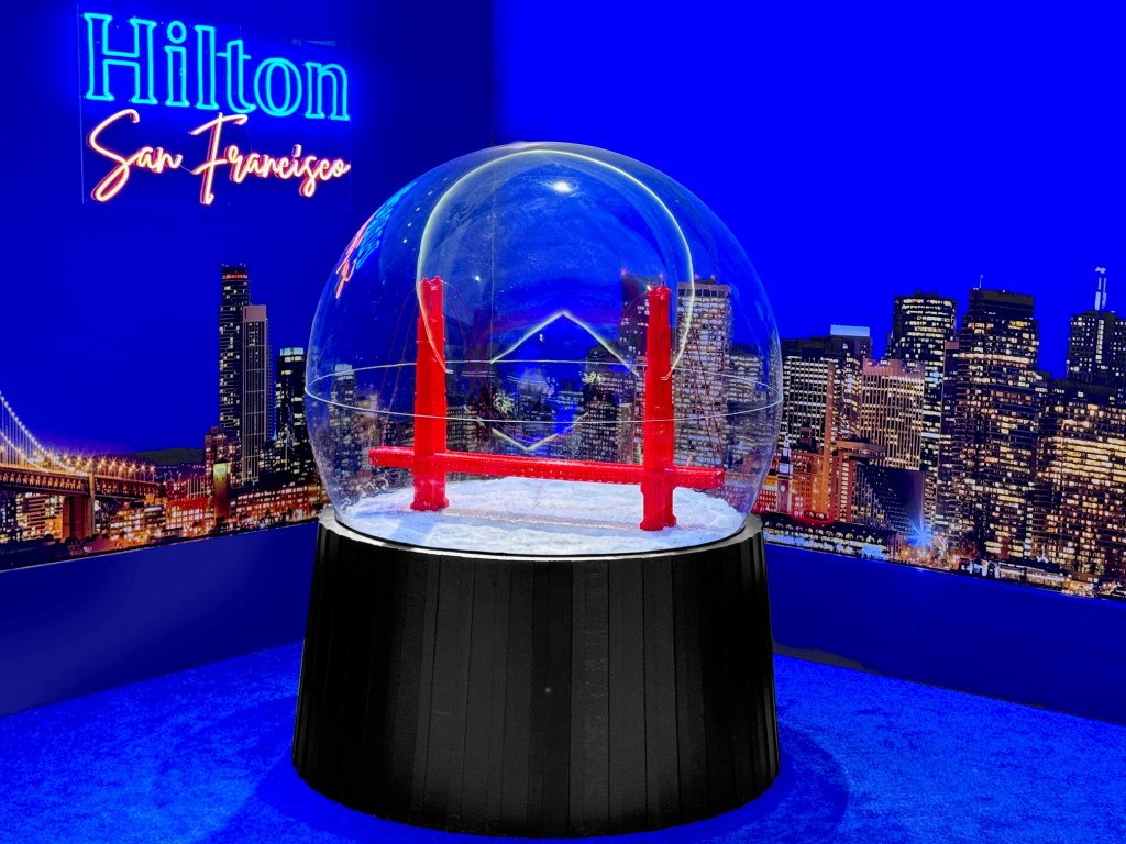 Hilton San Francisco Union Square - Snow Globe