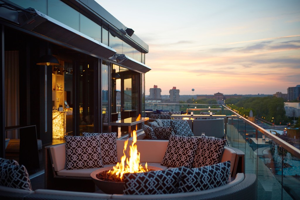 The Logan Philadelphia, Curio Collection by Hilton - Assembly Rooftop Lounge