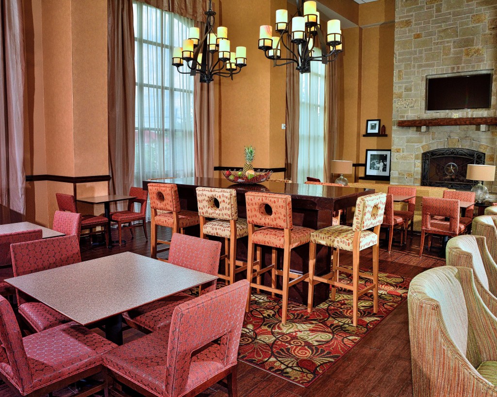 Hampton Inn &amp; Suites-by Hilton Fredericksburg - Lobby