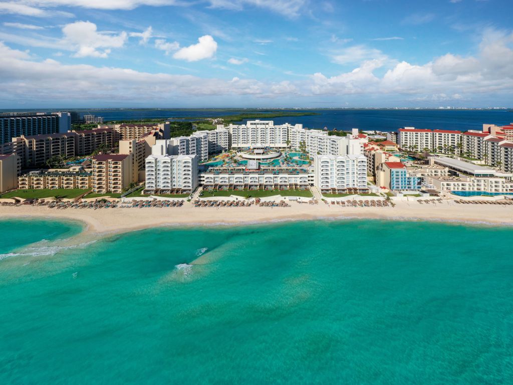 Hilton Cancun Mar Caribe All-Inclusive Resort Exterior Aerial