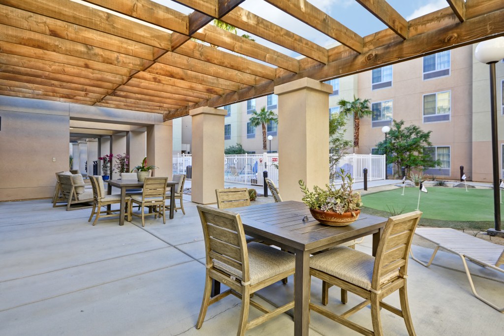 Homewood Suites by Hilton Palm Desert - Outdoor Seating