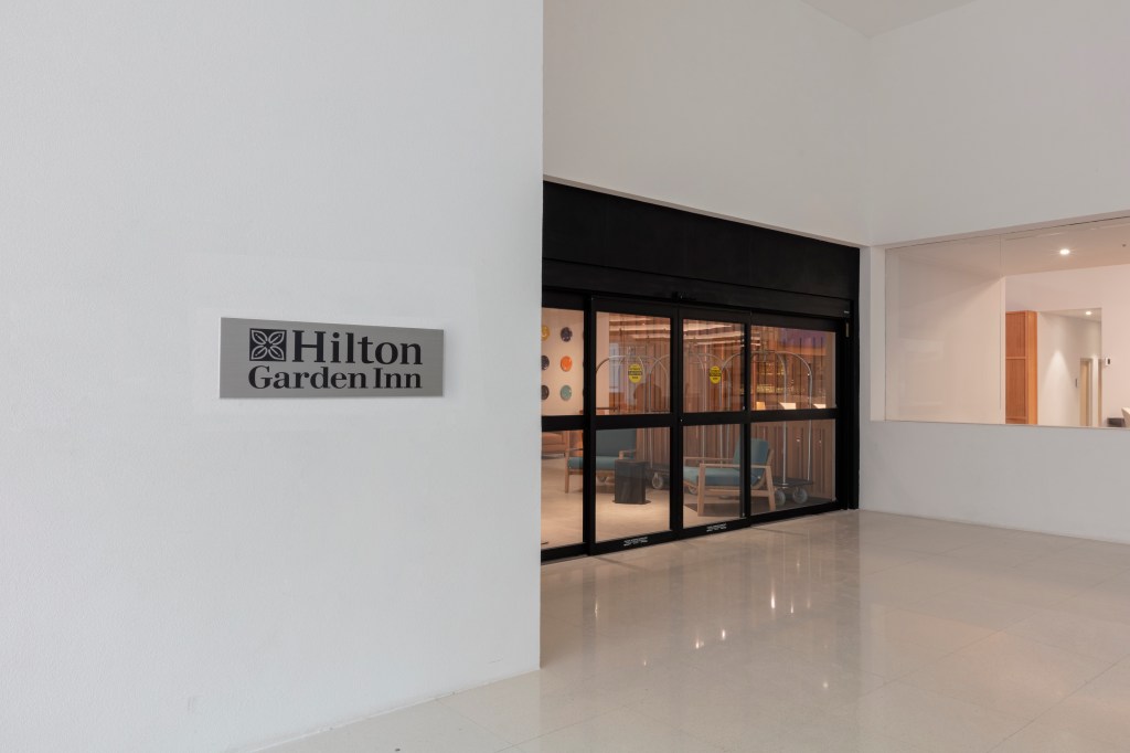 Hilton Garden Inn Guadalajara Airport - Entrance