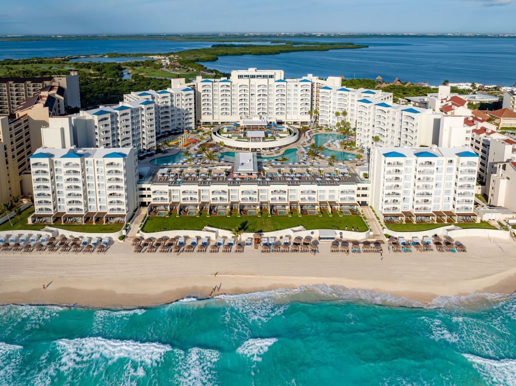 Hilton Cancun Mar Caribe All-Inclusive - Exterior