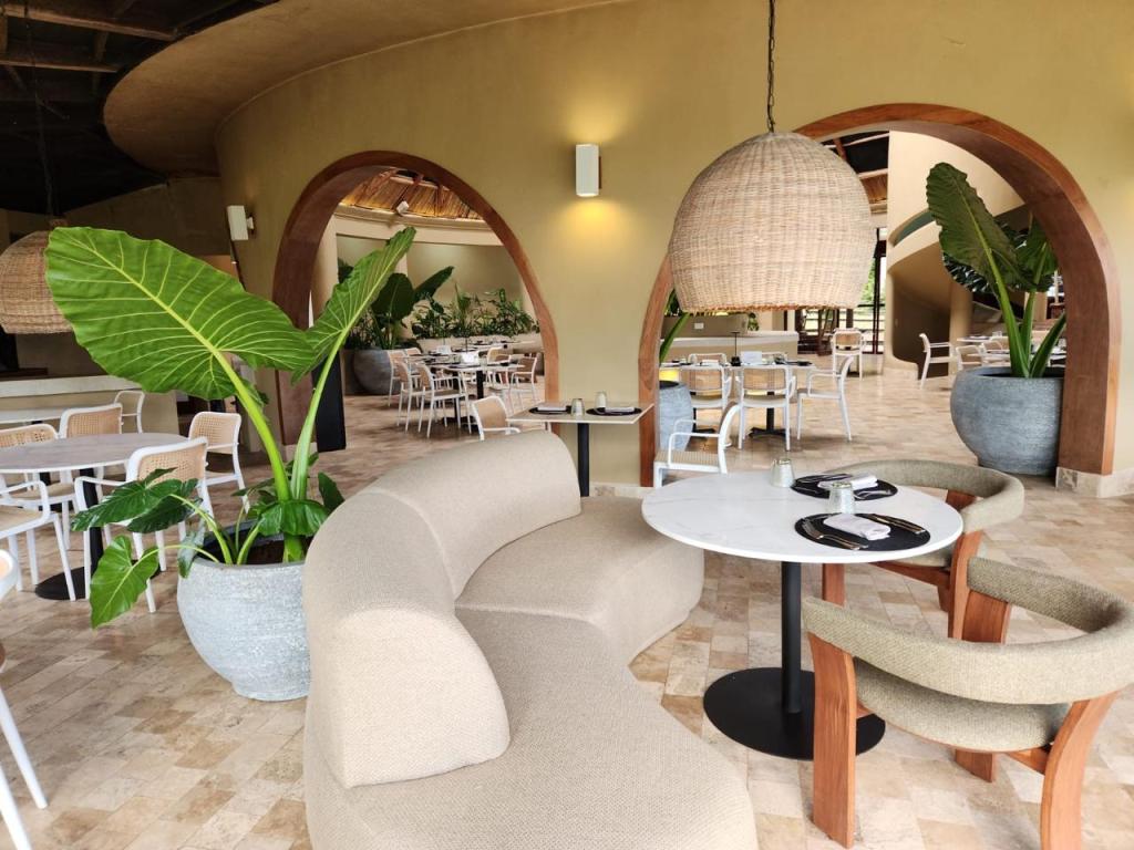 Royal Palm Hotel Galapagos, Curio Collection by Hilton - Restaurant
