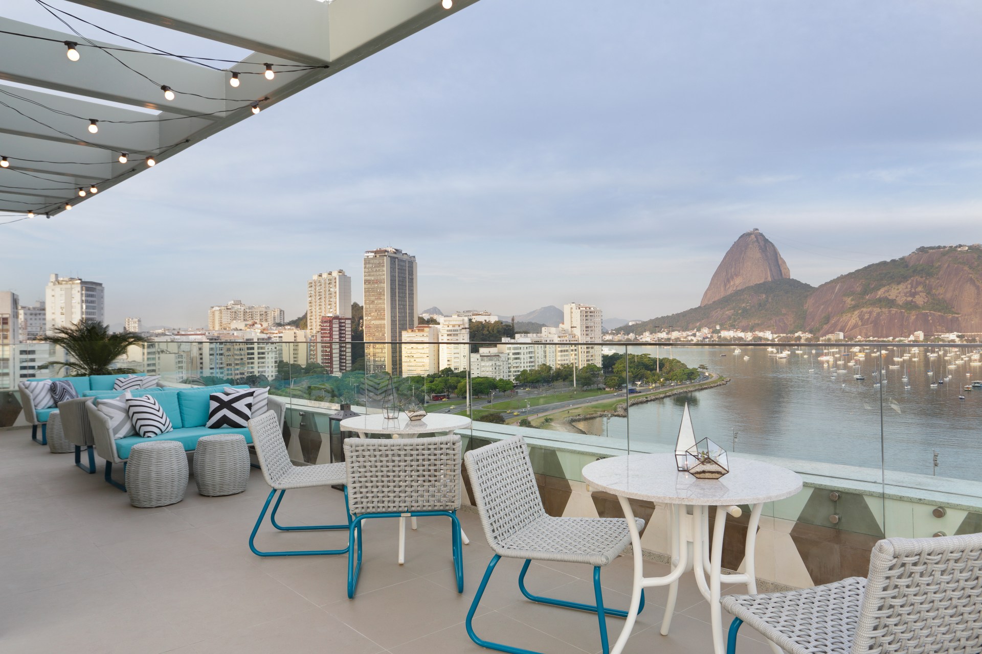 Yoo2 Rio de Janeiro, Tapestry Collection by Hilton - The Rooftop