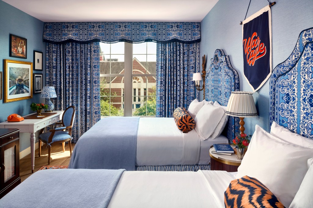 Graduate by Hilton Auburn, AL - Guest Room with large window overlooking campus