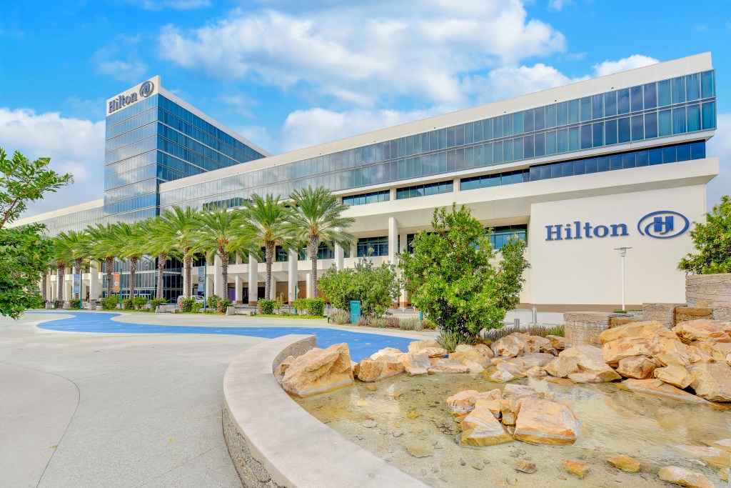 Hilton Anaheim - Facade and Fountain daytime