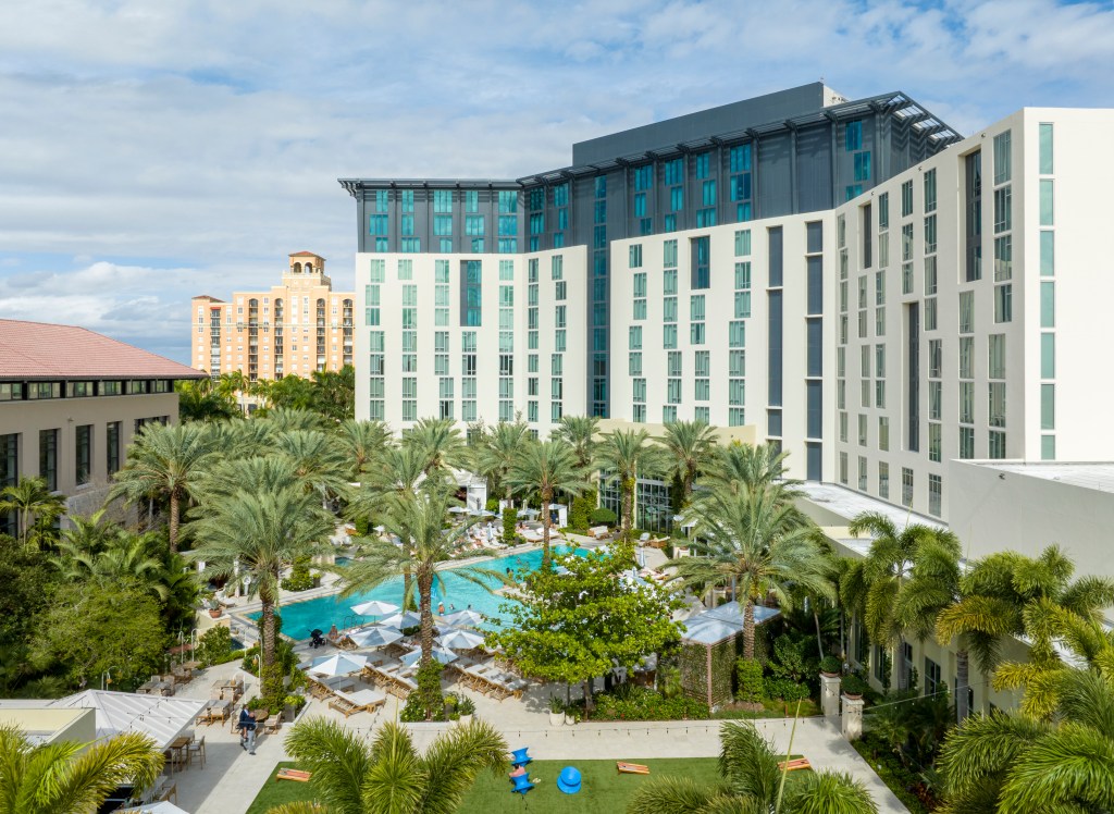 Hilton West Palm Beach - exterior &amp; pool area