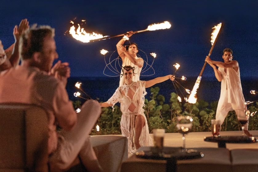 Terrace Fire Show at Hilton Cancun Mar Caribe All-Inclusive Resort, fire throwing, entertainment, audience clapping