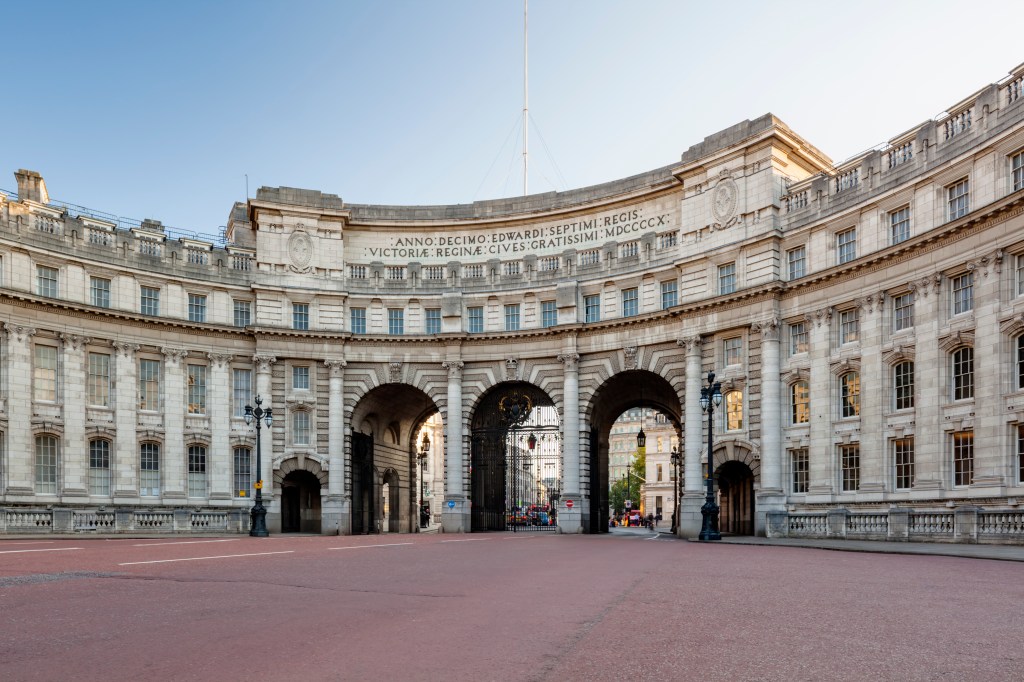 Admiralty Arch at sunrise - London, UK