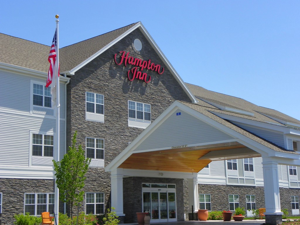 Hampton-Inn-Ellsworth-Bar-Harbor-Exterior