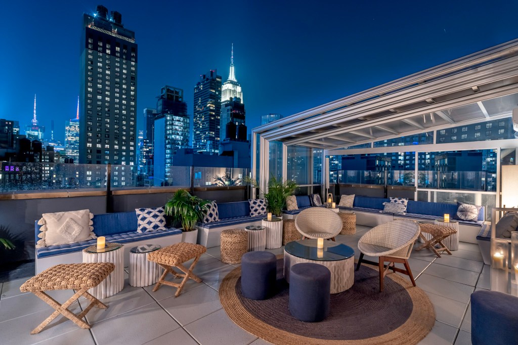 Hilton NY Fashion District - Sandbar Rooftop Bar