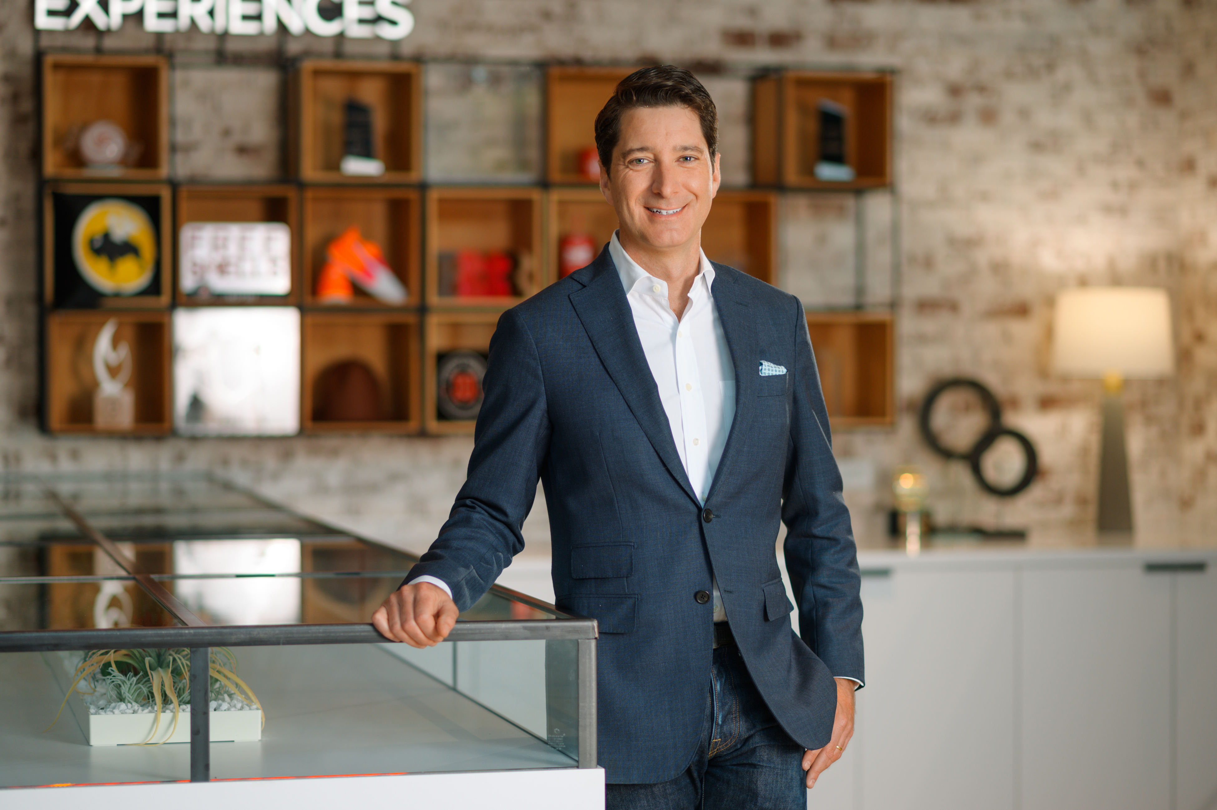 邦楽 VICEVERSA / HILTON LEADER Christian-Charnaux.jpg?resize=