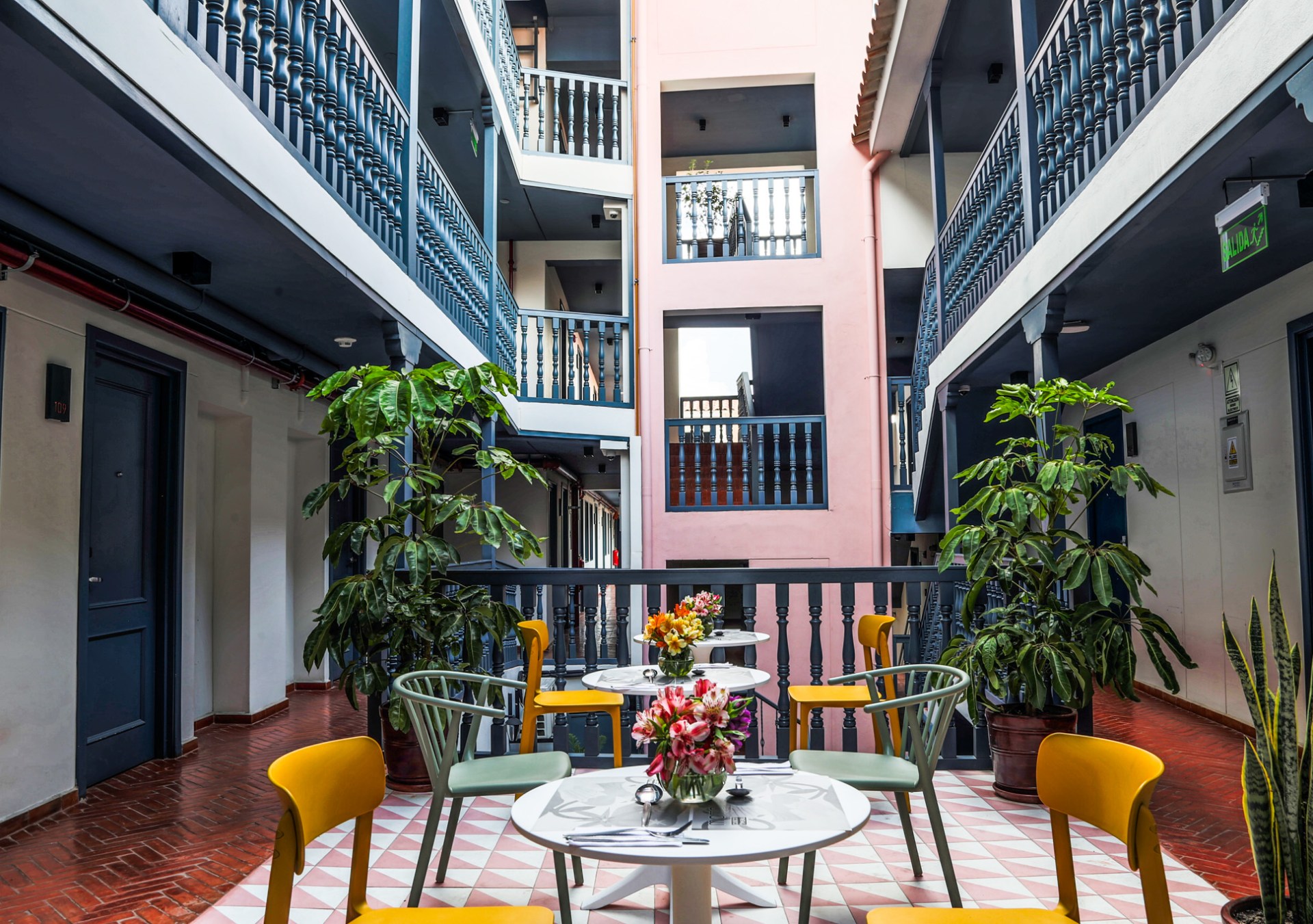 Motto by Hilton Cusco dining area with potted plants and a few tables with chairs