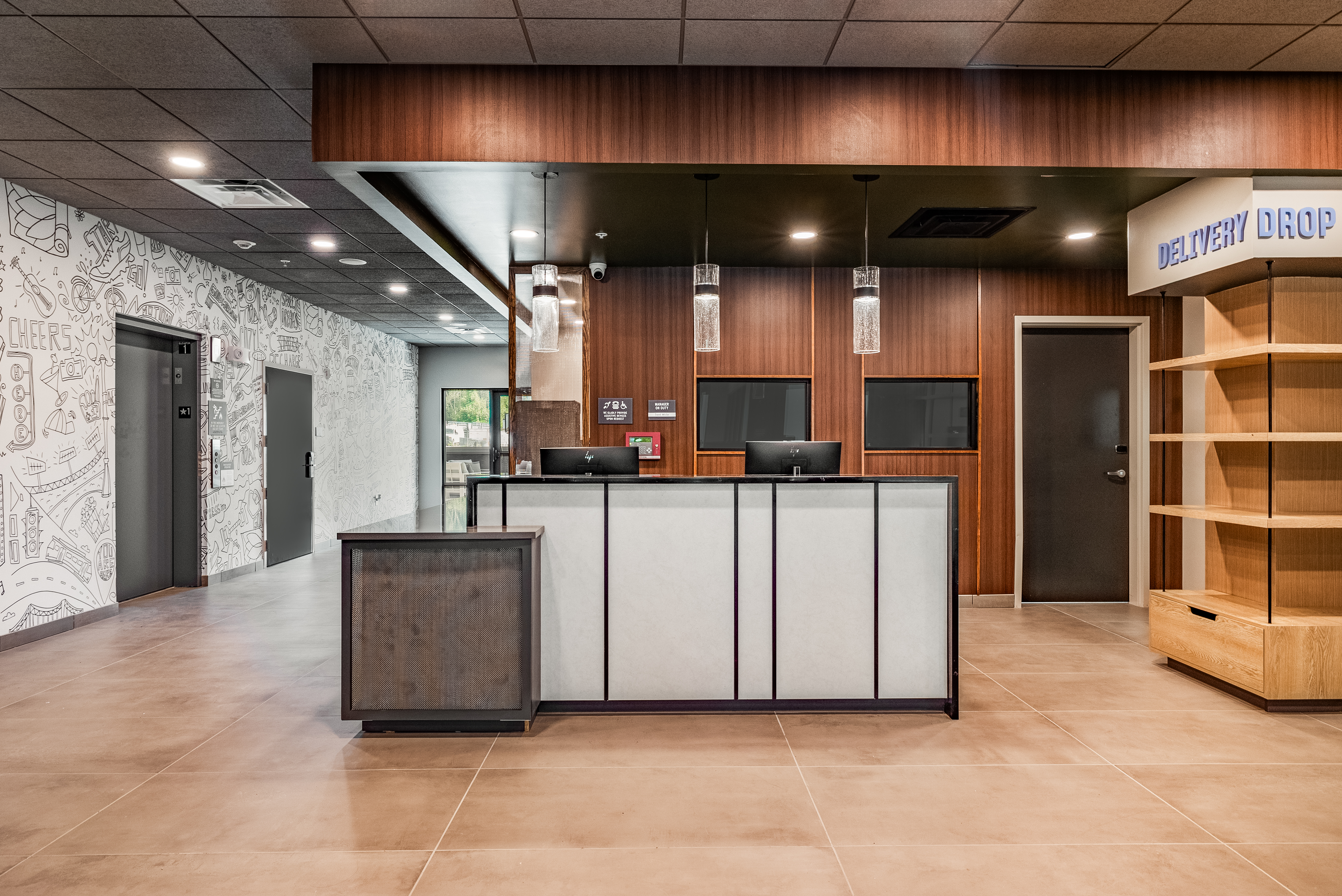 LivSmart Studios by Hilton Tullahoma - Lobby with check-in desk, delivery drop area