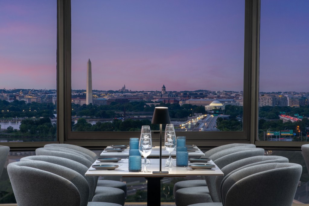 DoubleTree by Hilton Hotel Washington DC - Crystal City - Skydome Restaurant