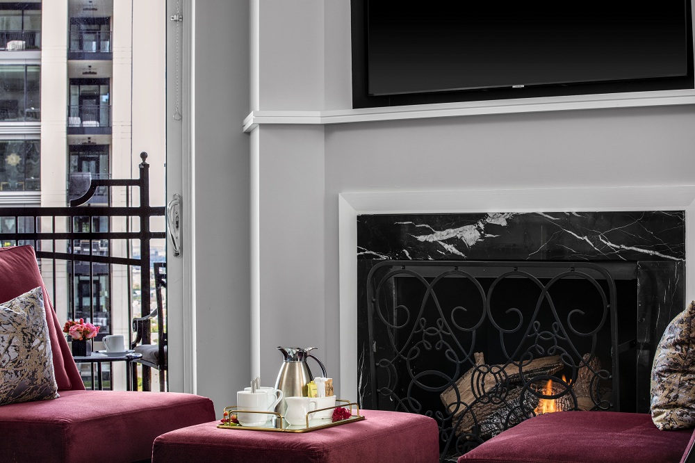 Waldorf Astoria Chicago - Gold Coast Suite with In-Room Dining