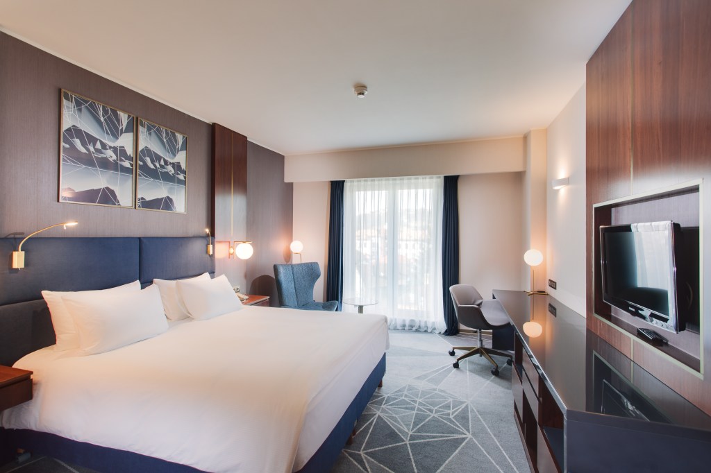 DoubleTree by Hilton Cluj – City Plaza - King Guest Room