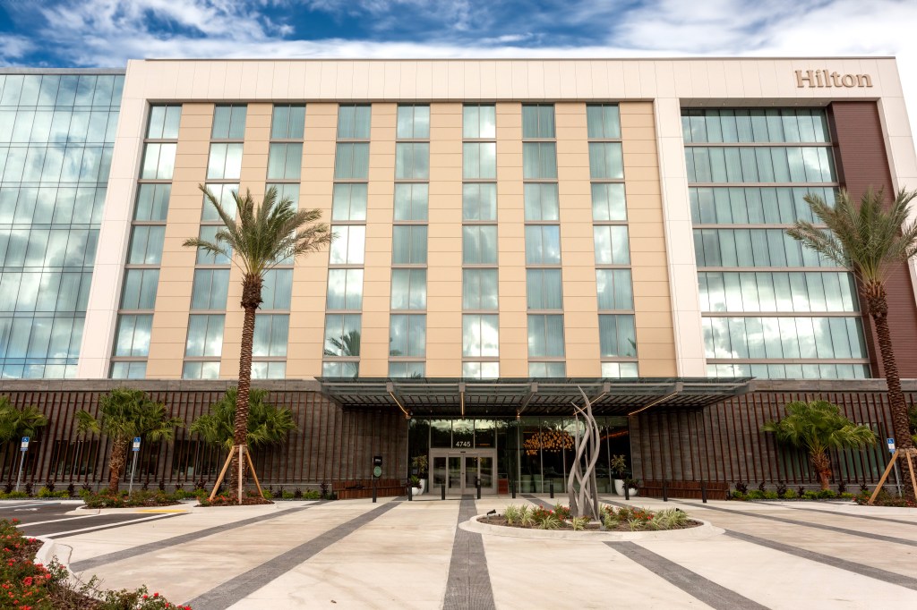 The exterior of the Hilton Jacksonville at Mayo Clinic