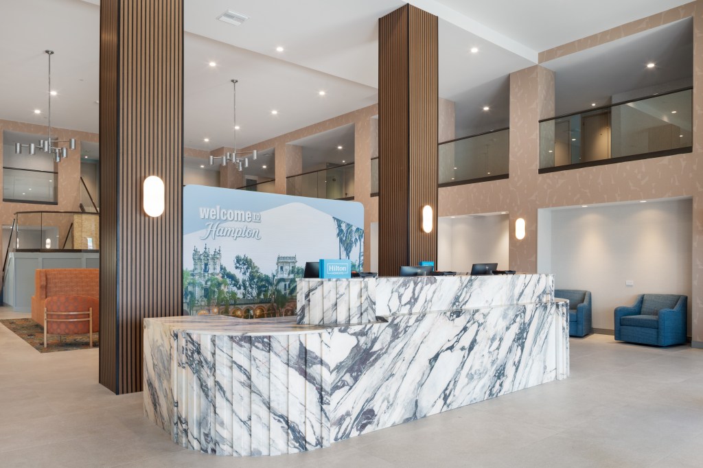 Hampton Inn &amp; Hampton Inn &amp; Suites by Hilton San Diego SeaWorld - front desk