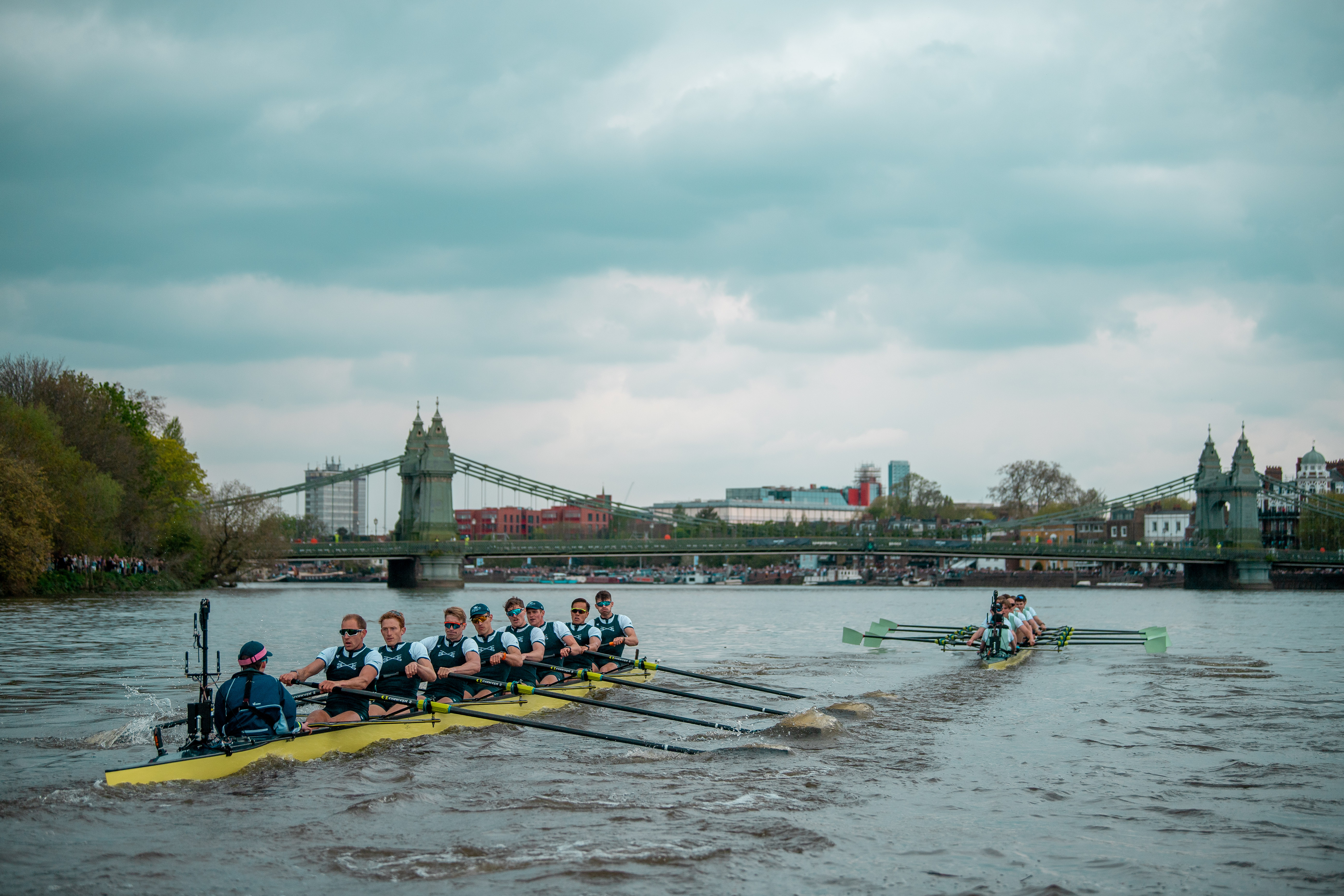 The Boat Race 2025, two eight-person rowing shells featuring eight sweep rowers and a coxswain race side-by-side on river